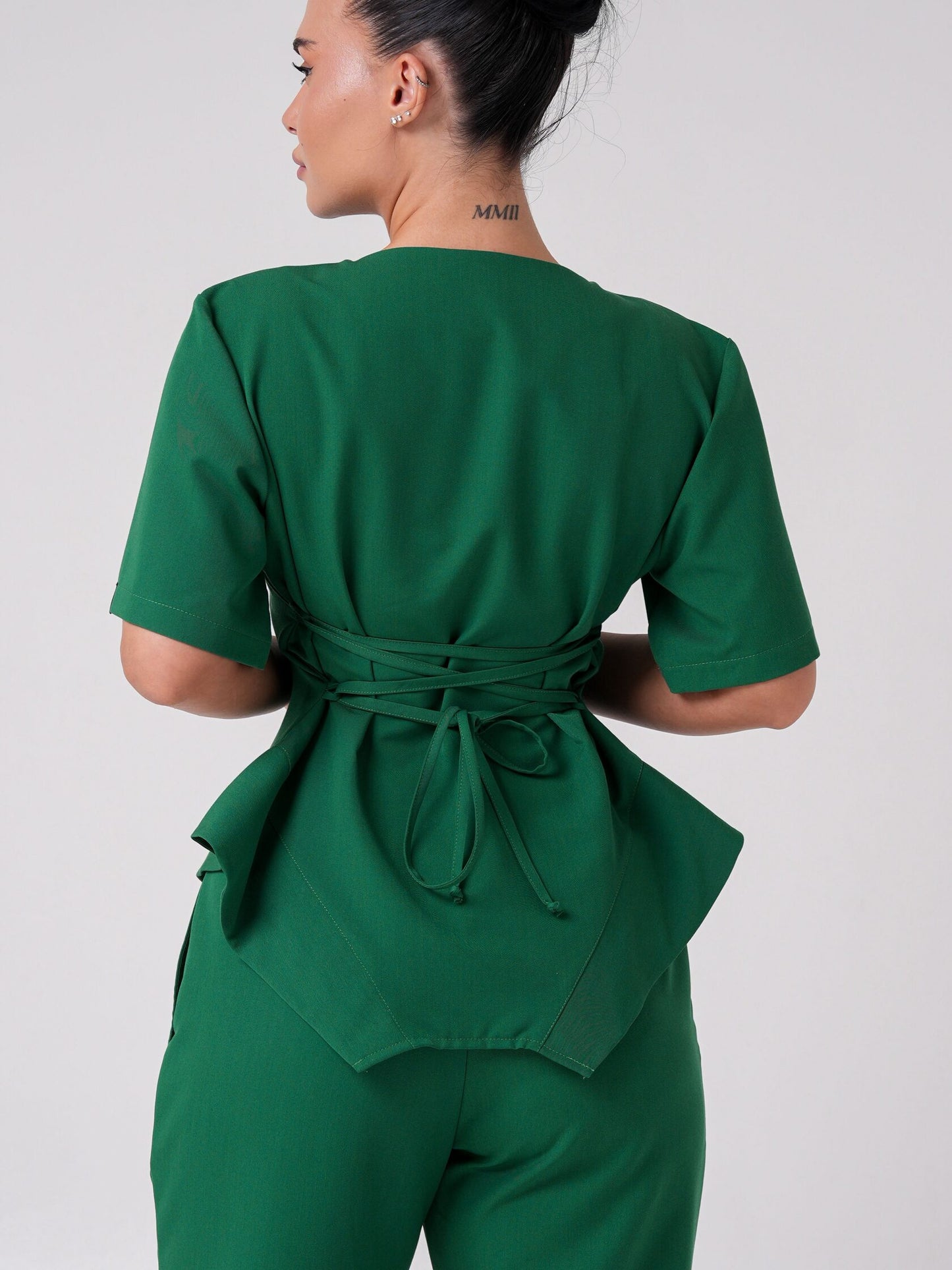 Lía — Uniforme con pantalón encauchado y corset