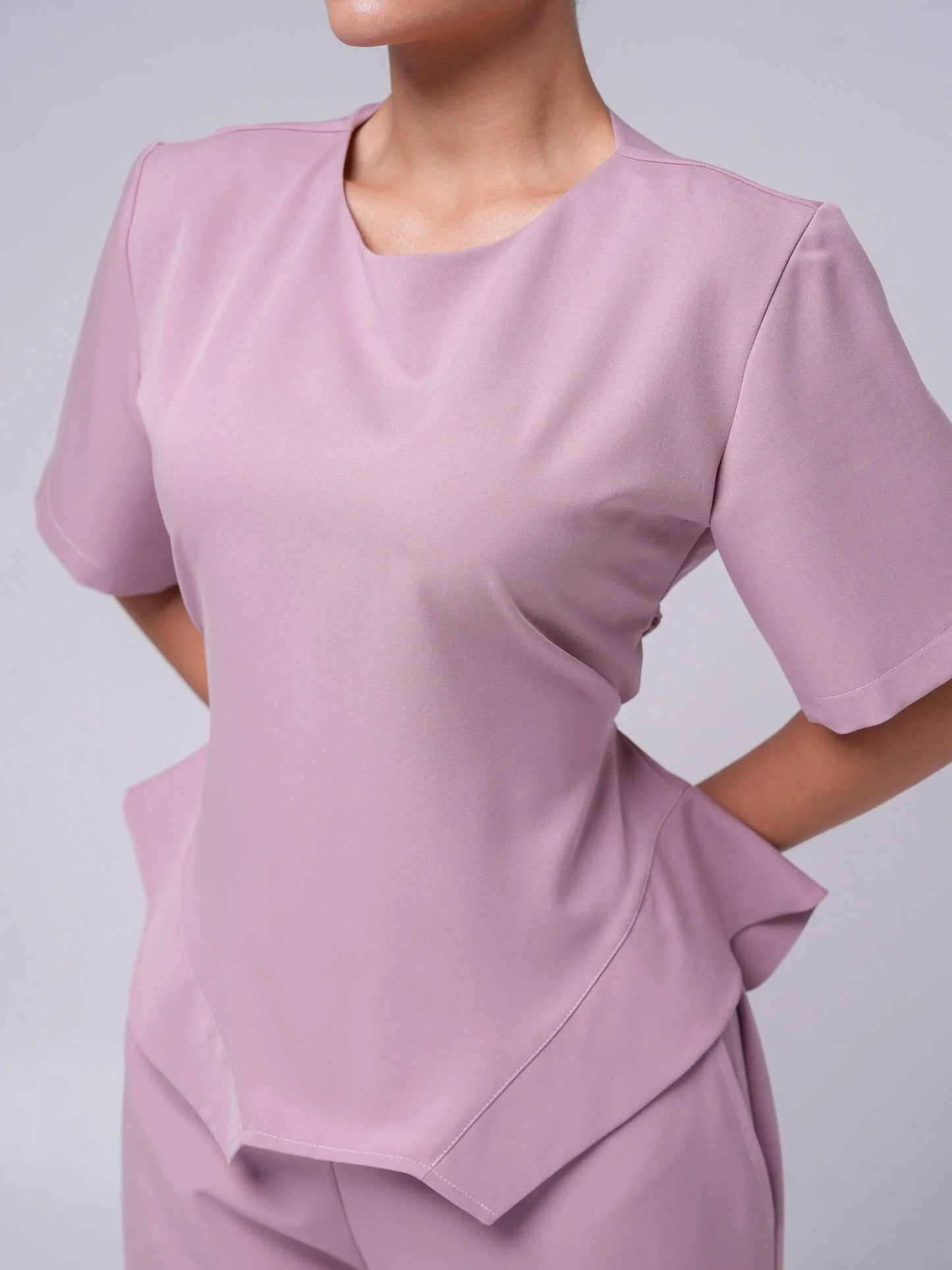 Lía — Uniforme con pantalón encauchado y corset