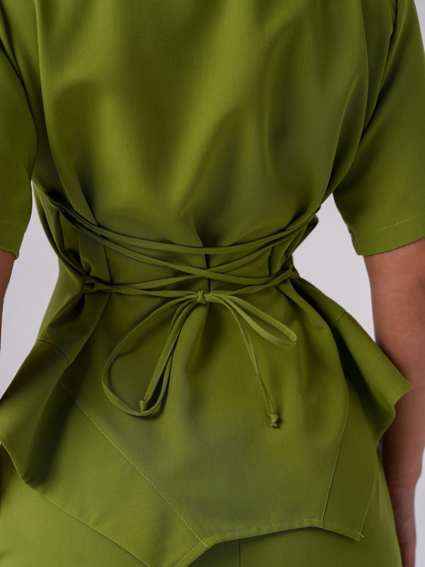 Lía — Uniforme con pantalón encauchado y corset