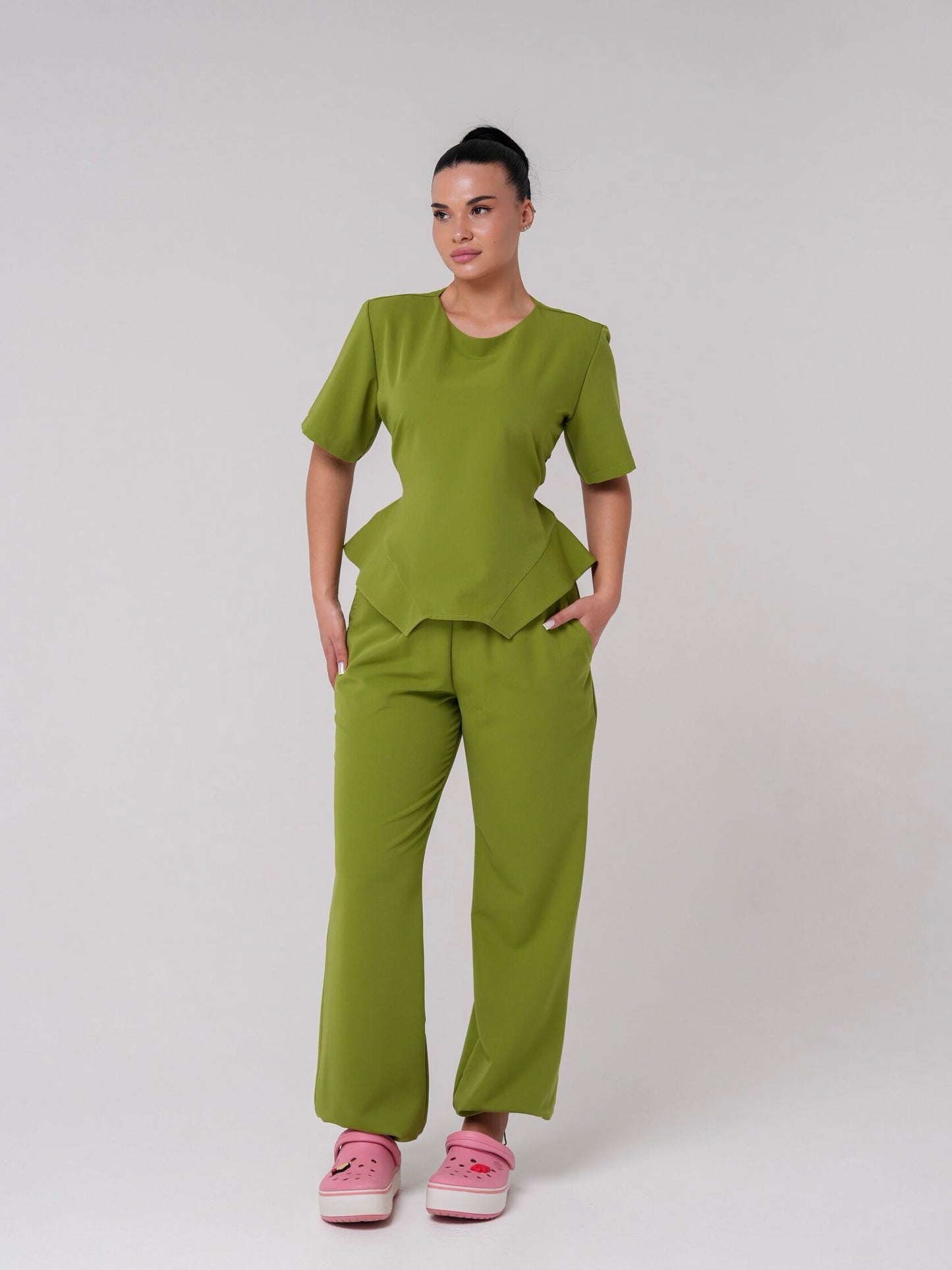 Lía — Uniforme con pantalón encauchado y corset