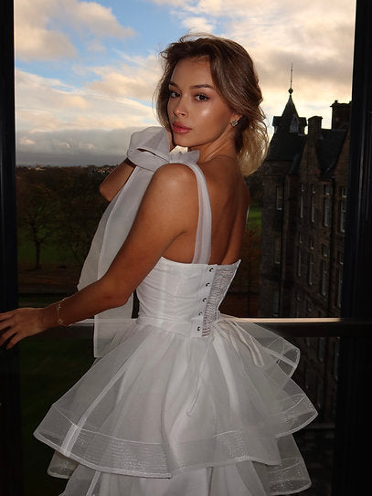 Lucine — Vestido mini corset con volantes y lazos