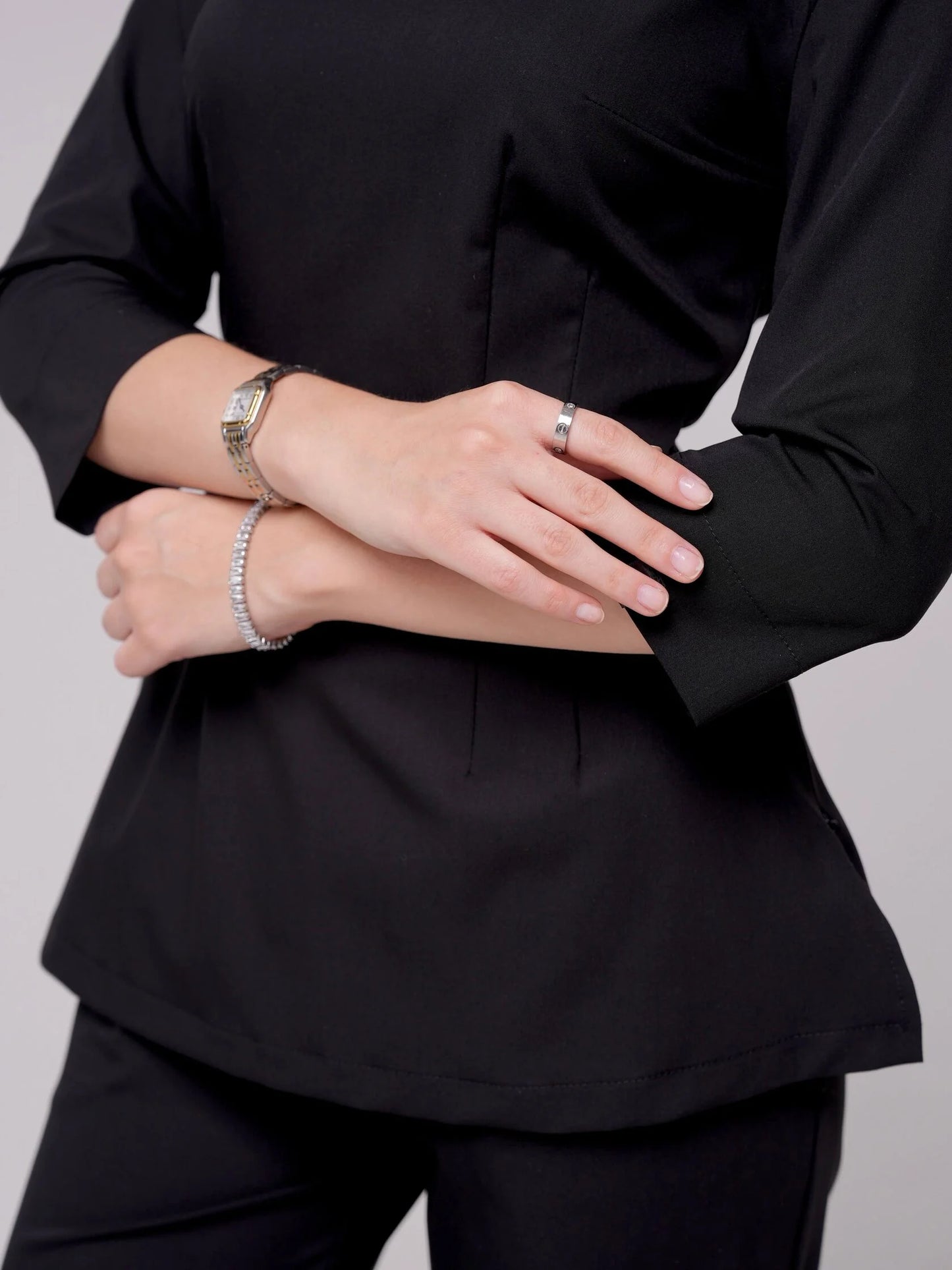 Luna — Uniforme con pantalón encauchado y lazo