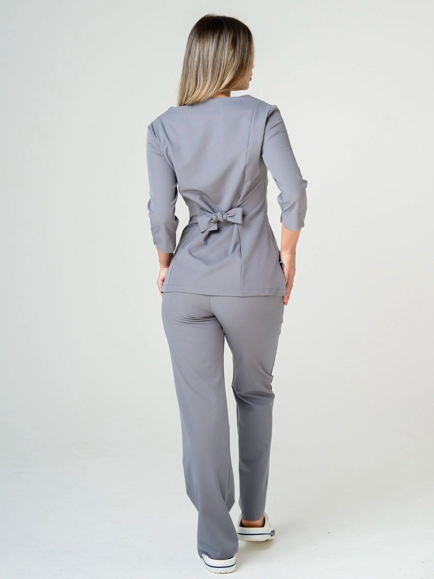 Luna — Uniforme con pantalón encauchado y lazo