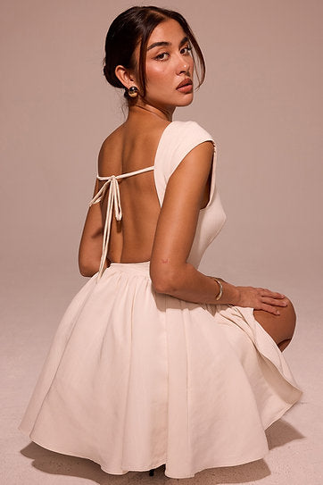 Marianne — Vestido mini espalda descubierta con lazo