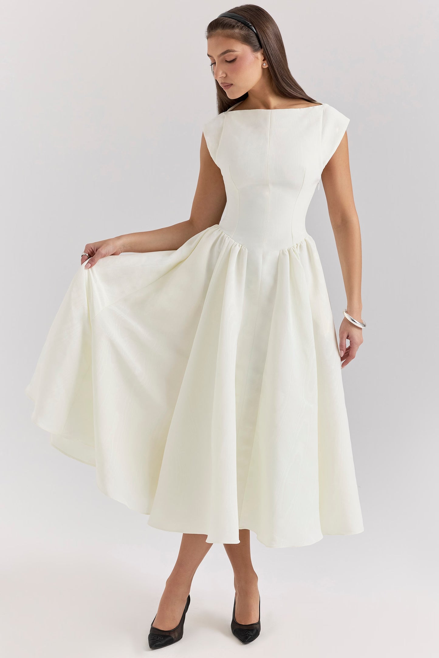 Meghan — Vestido midi con espalda descubierta