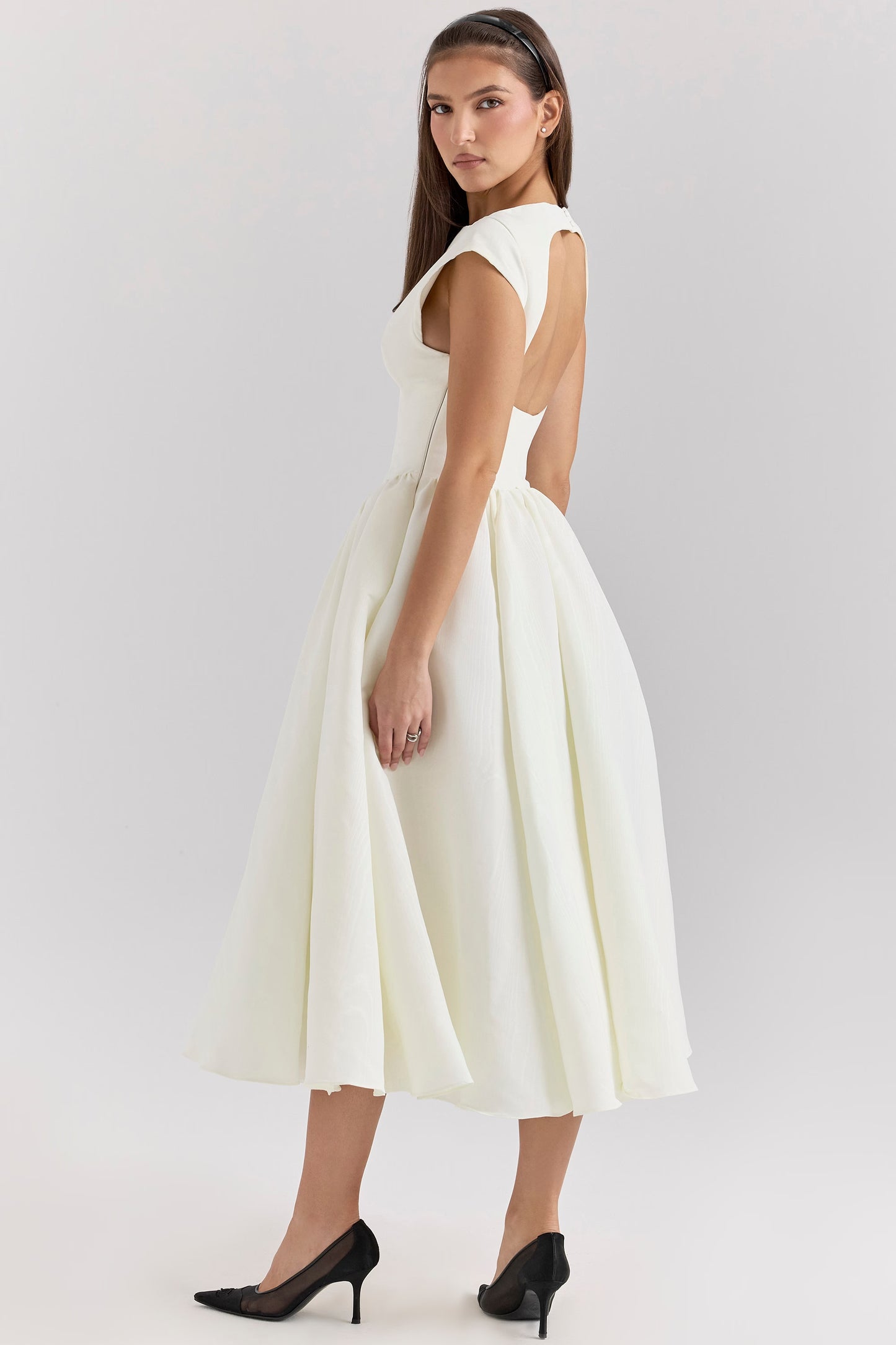 Meghan — Vestido midi con espalda descubierta