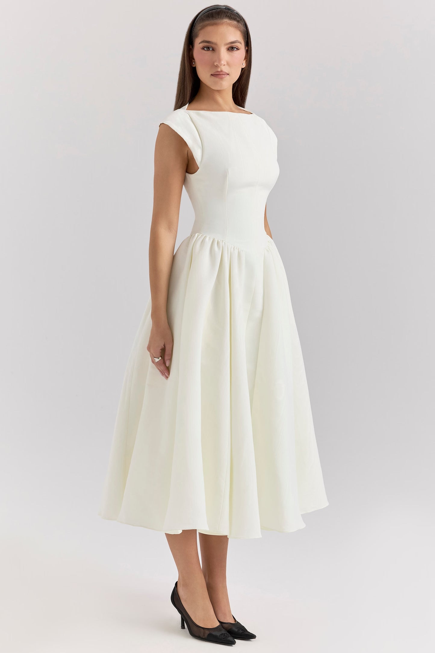 Meghan — Vestido midi con espalda descubierta