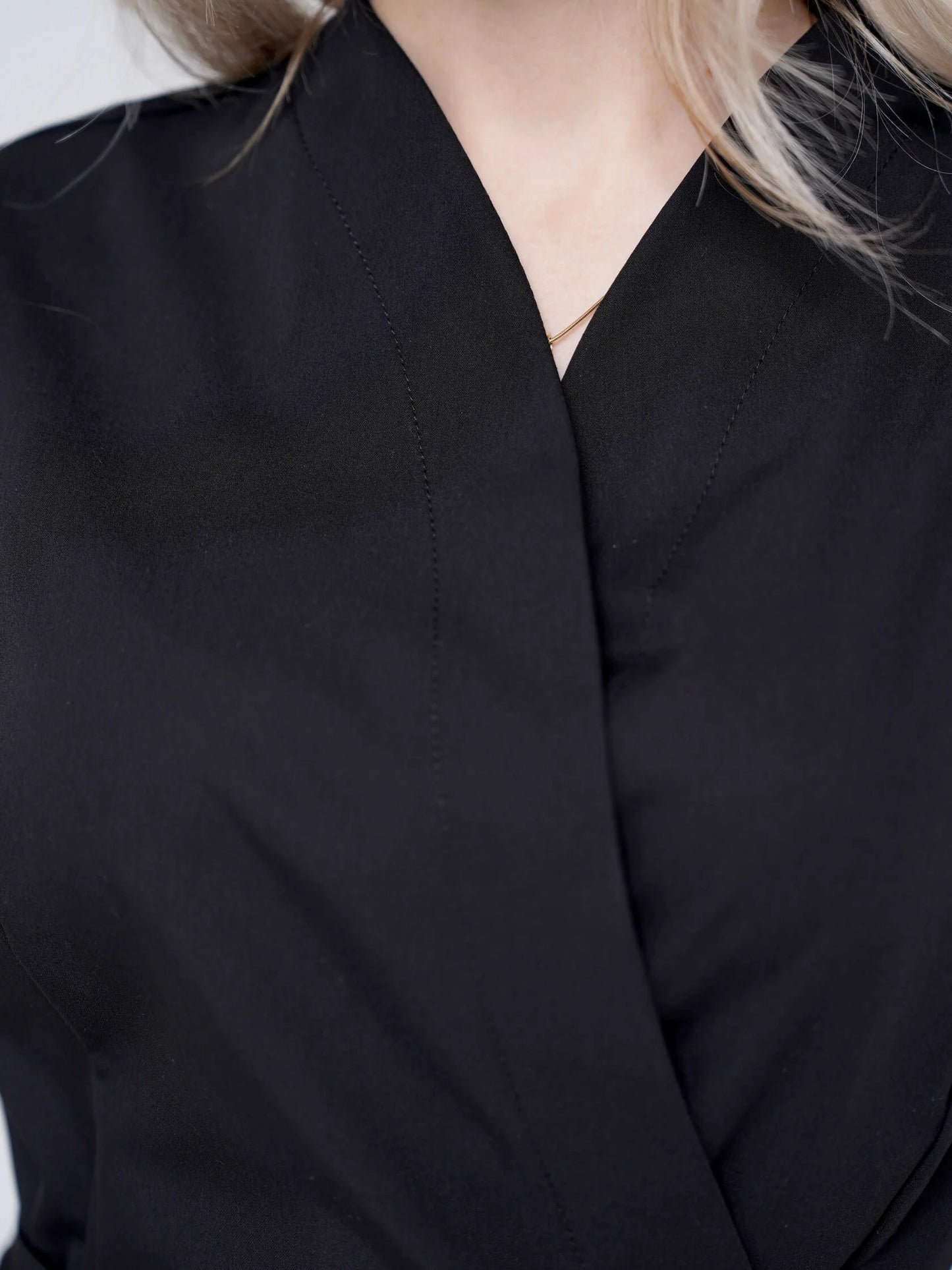 Nahia — Uniforme con pantalón encauchado y lazo