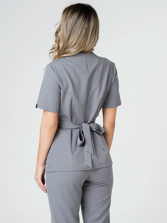 Nahia — Uniforme con pantalón encauchado y lazo