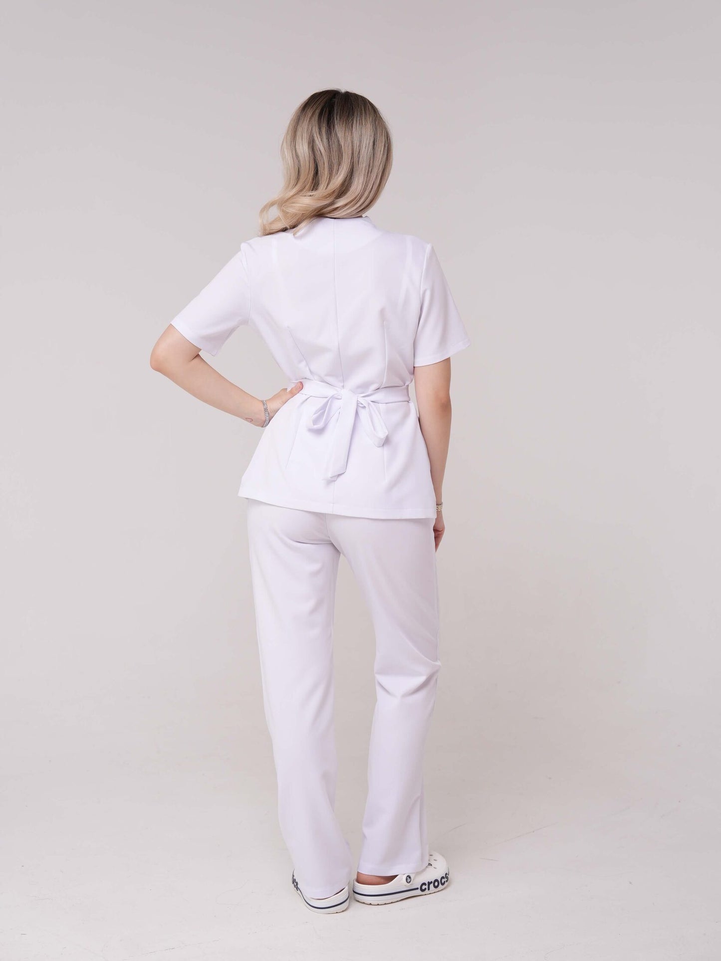 Nahia — Uniforme con pantalón encauchado y lazo