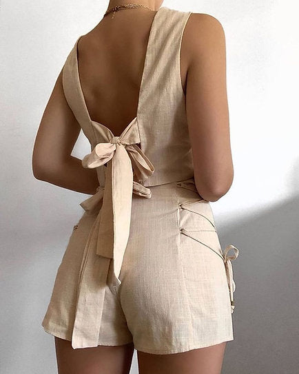 Nancy — Conjunto: blusa con lazos y short con lazos