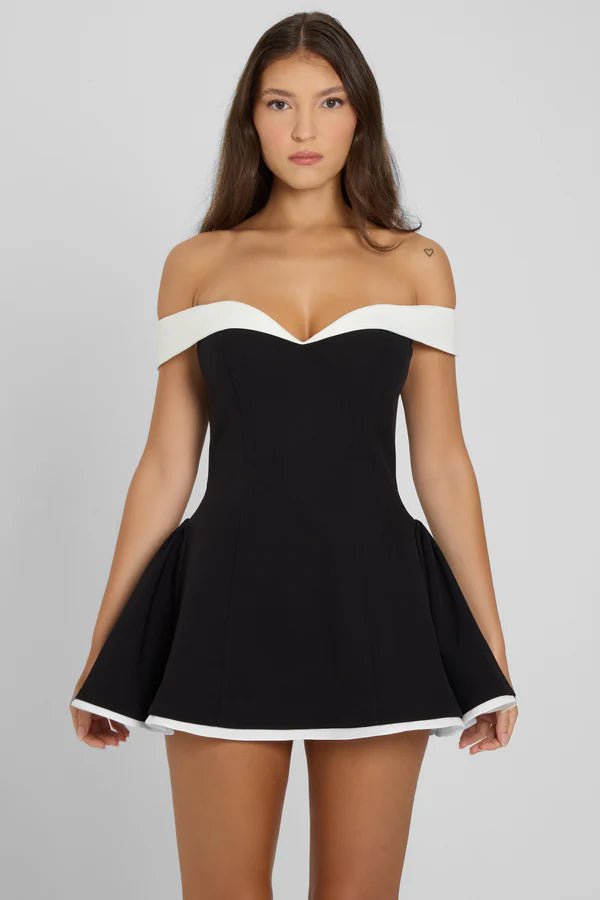 Priscilla — Vestido mini con volantes