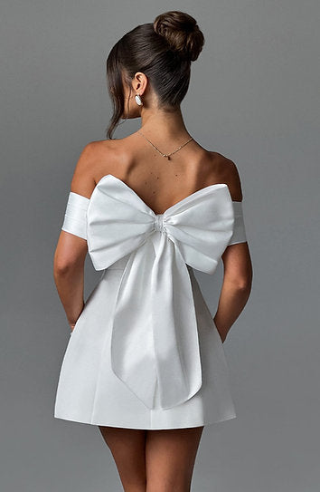 Regina — Vestido mini con moño
