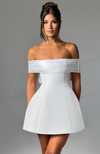 Regina — Vestido mini con moño