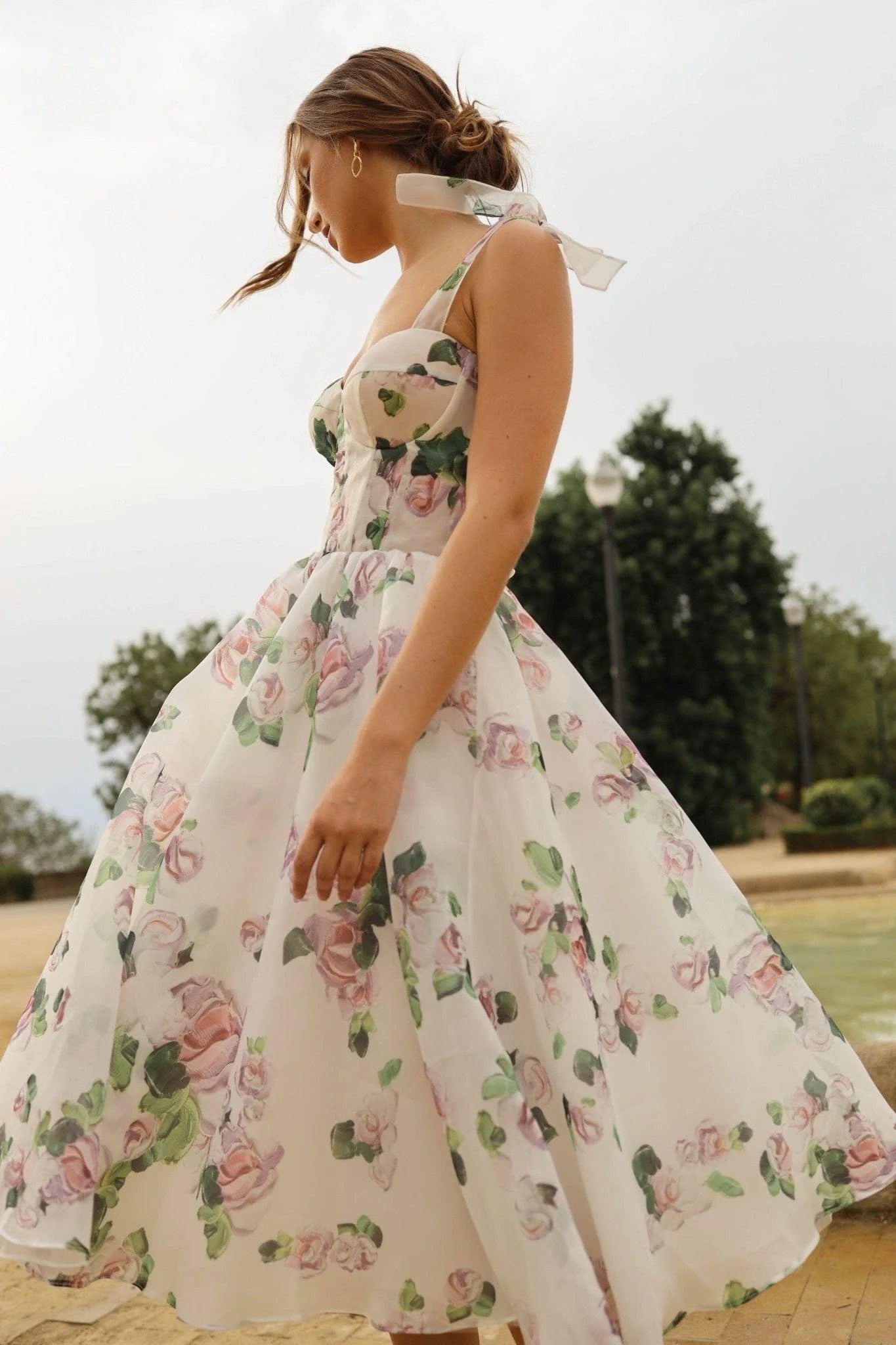 Rosaline — Vestido midi corset con lazos