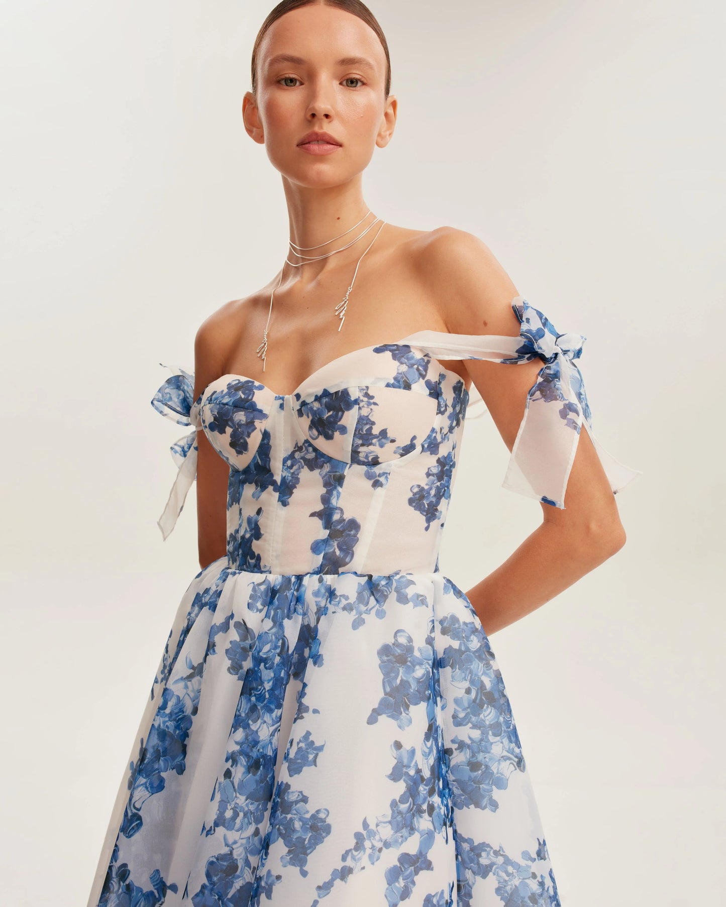 Rosaline — Vestido midi corset con lazos