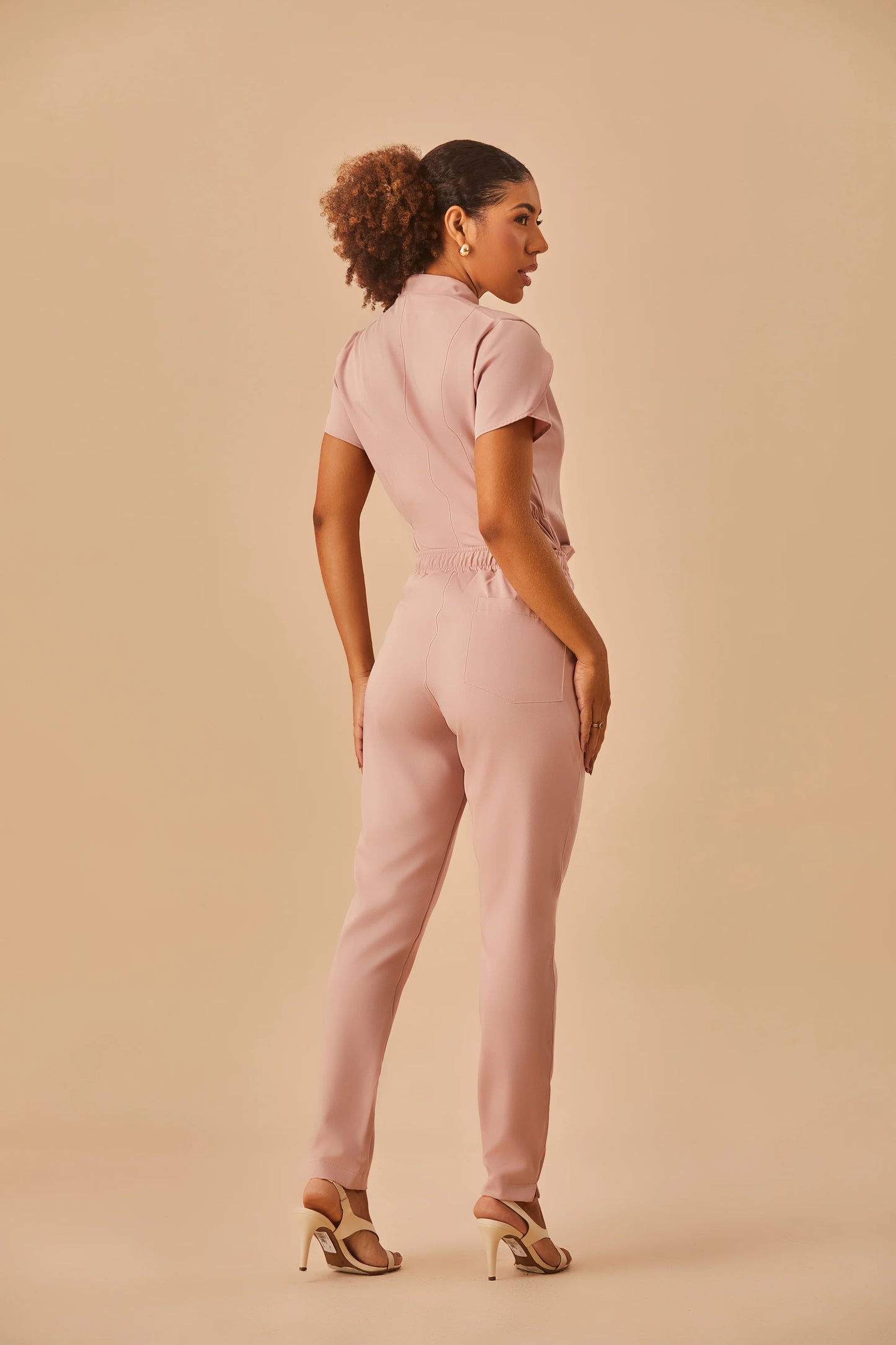 Sara — Uniforme encauchado