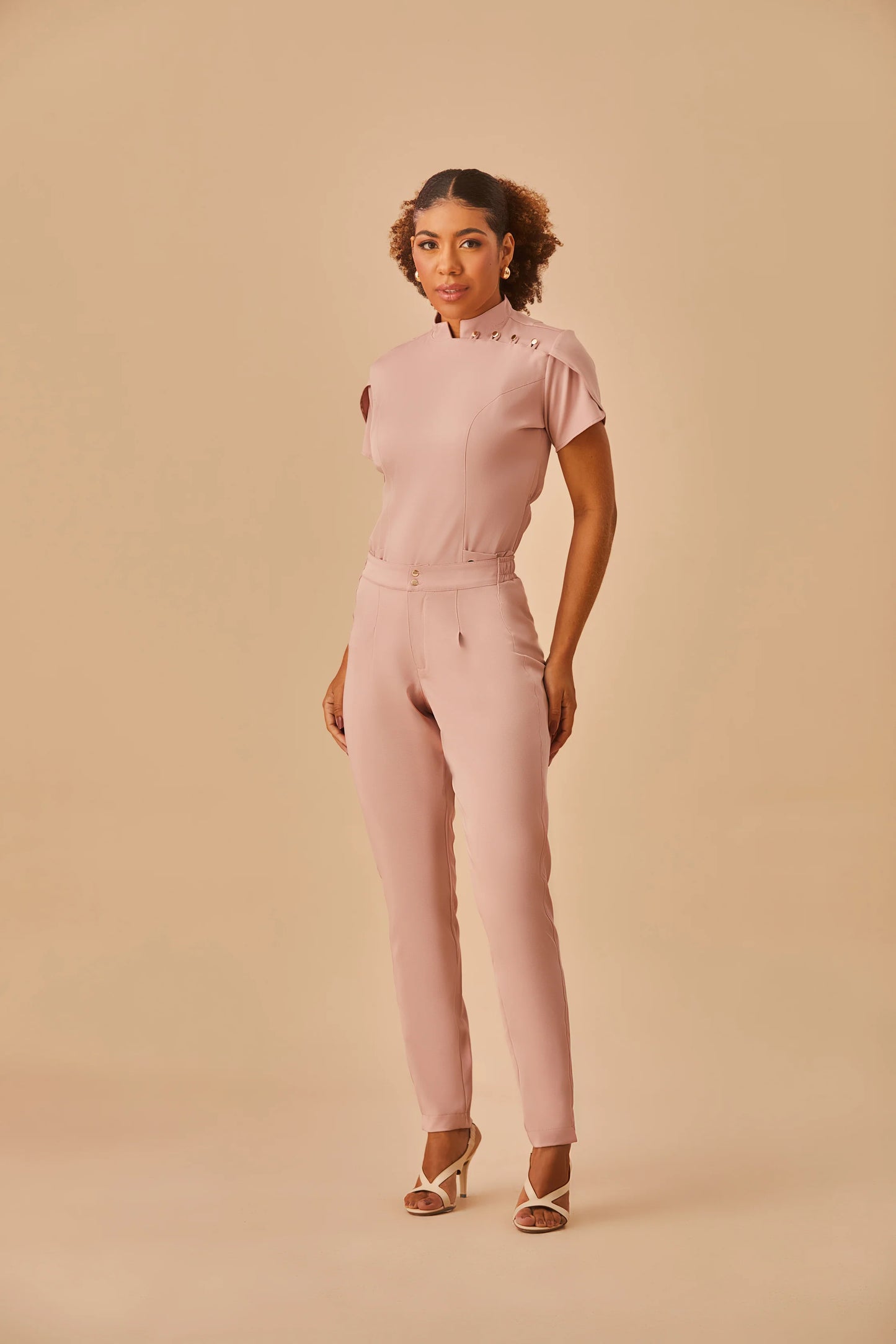 Sara — Uniforme encauchado