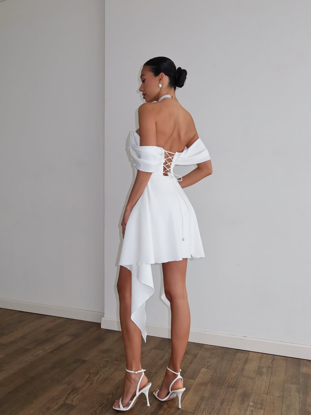 Selene — Vestido mini corset con volantes