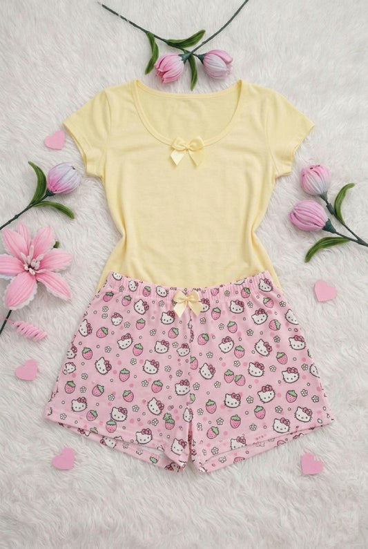 Set de pijama: short y top de mangas