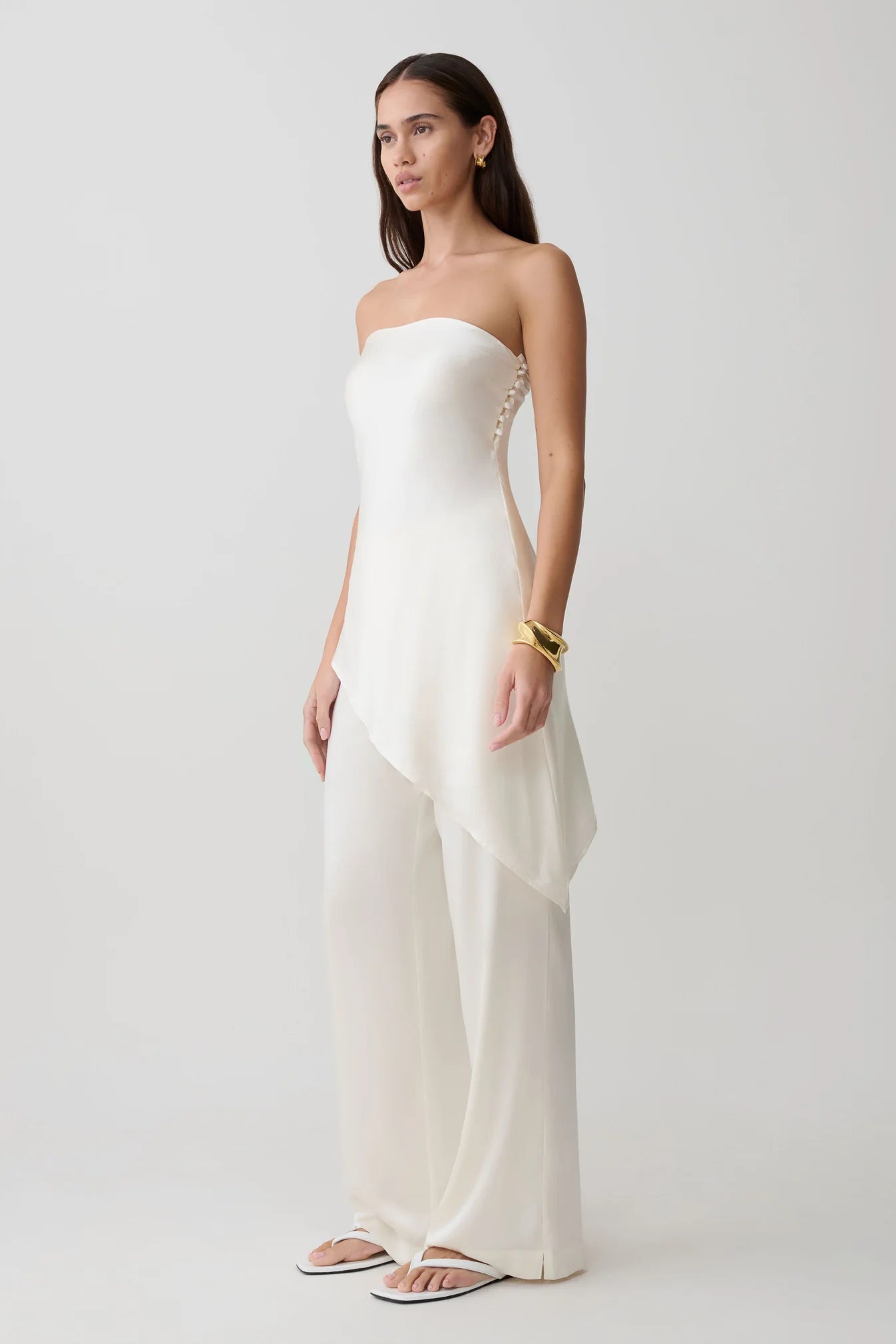 Sheila — Conjunto: blusa strapless y pantalón ancho
