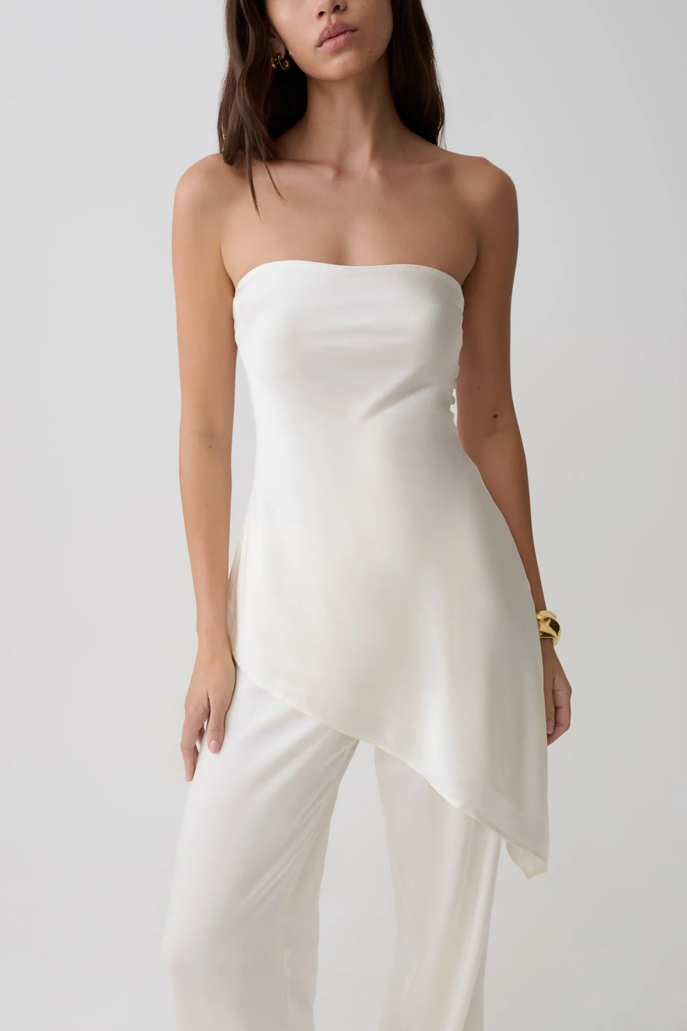 Sheila — Conjunto: blusa strapless y pantalón ancho