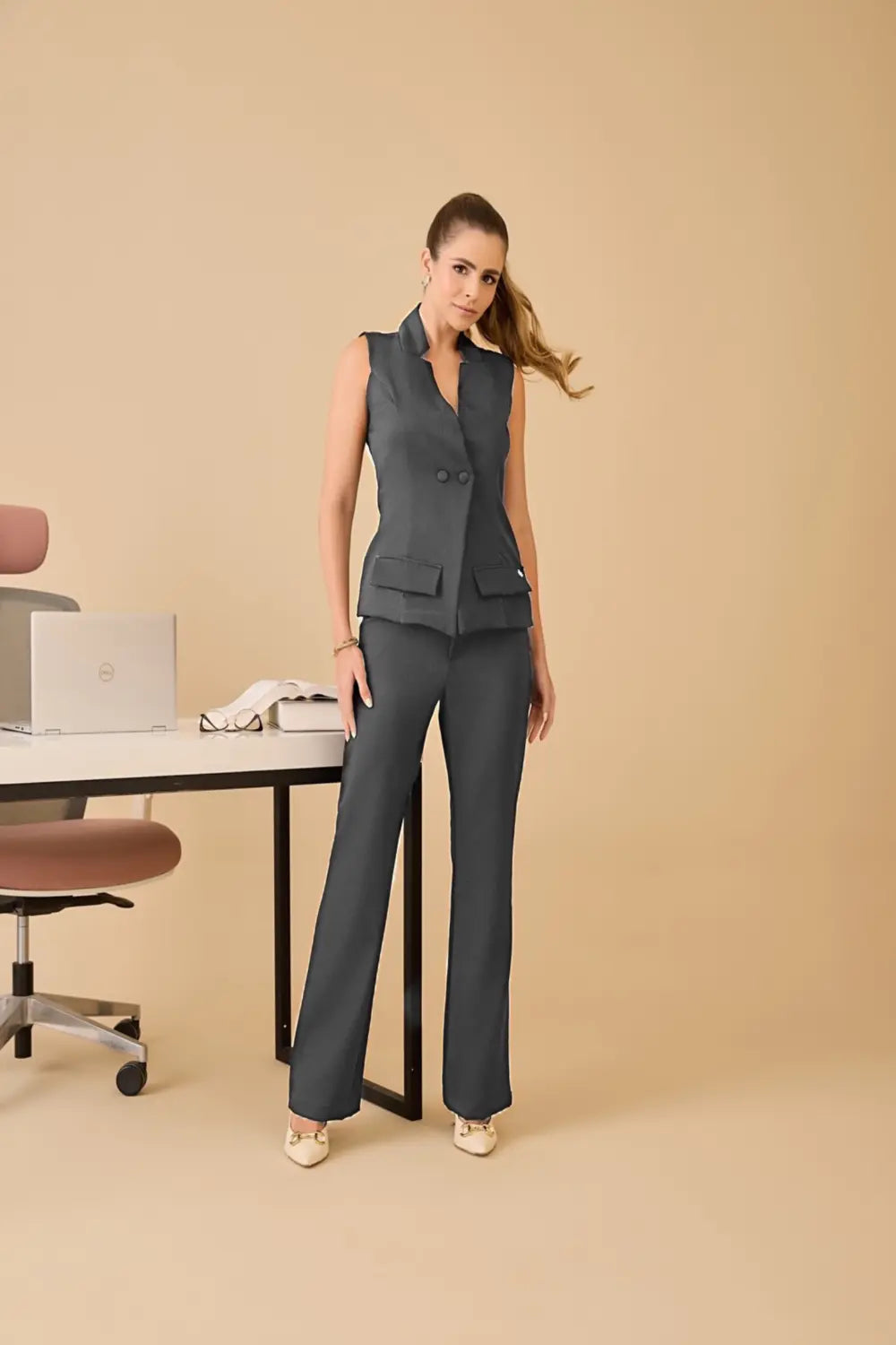 Sofia — Uniforme chaleco con pantalón bota campana