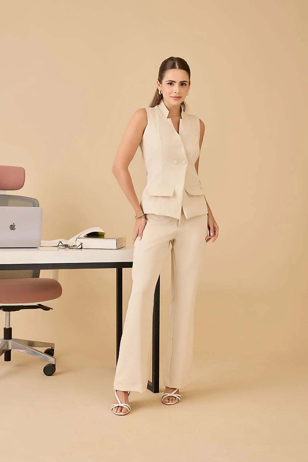 Sofia — Uniforme chaleco con pantalón bota campana