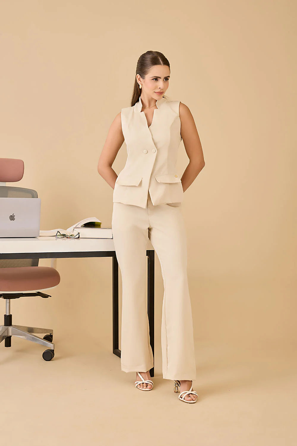 Sofia — Uniforme chaleco con pantalón bota campana