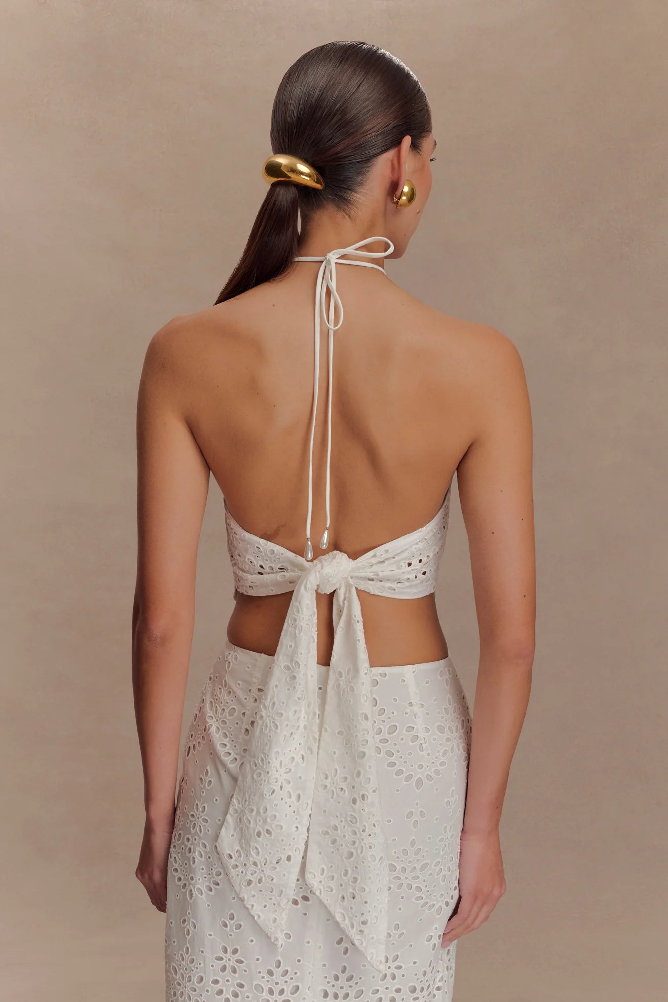 Soraya — Conjunto: blusa con lazos y falda maxi