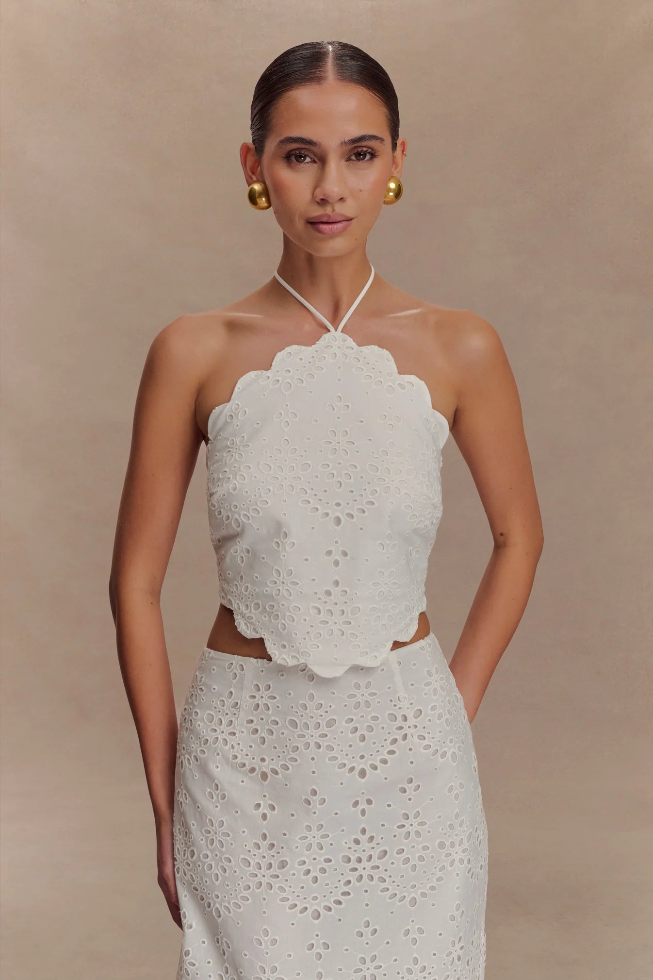 Soraya — Conjunto: blusa con lazos y falda maxi