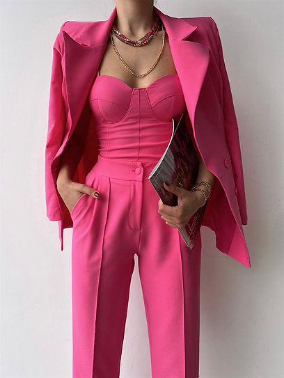 Vivenne — Conjunto: blazer, croptop encauchado y pantalón