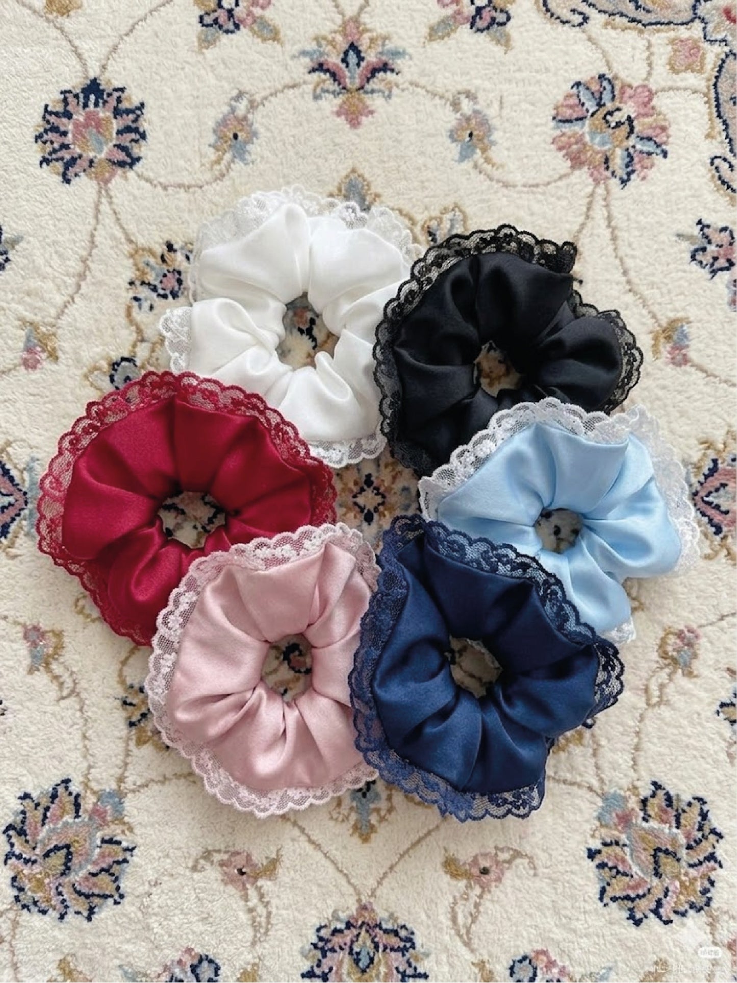 Scrunchie con encaje