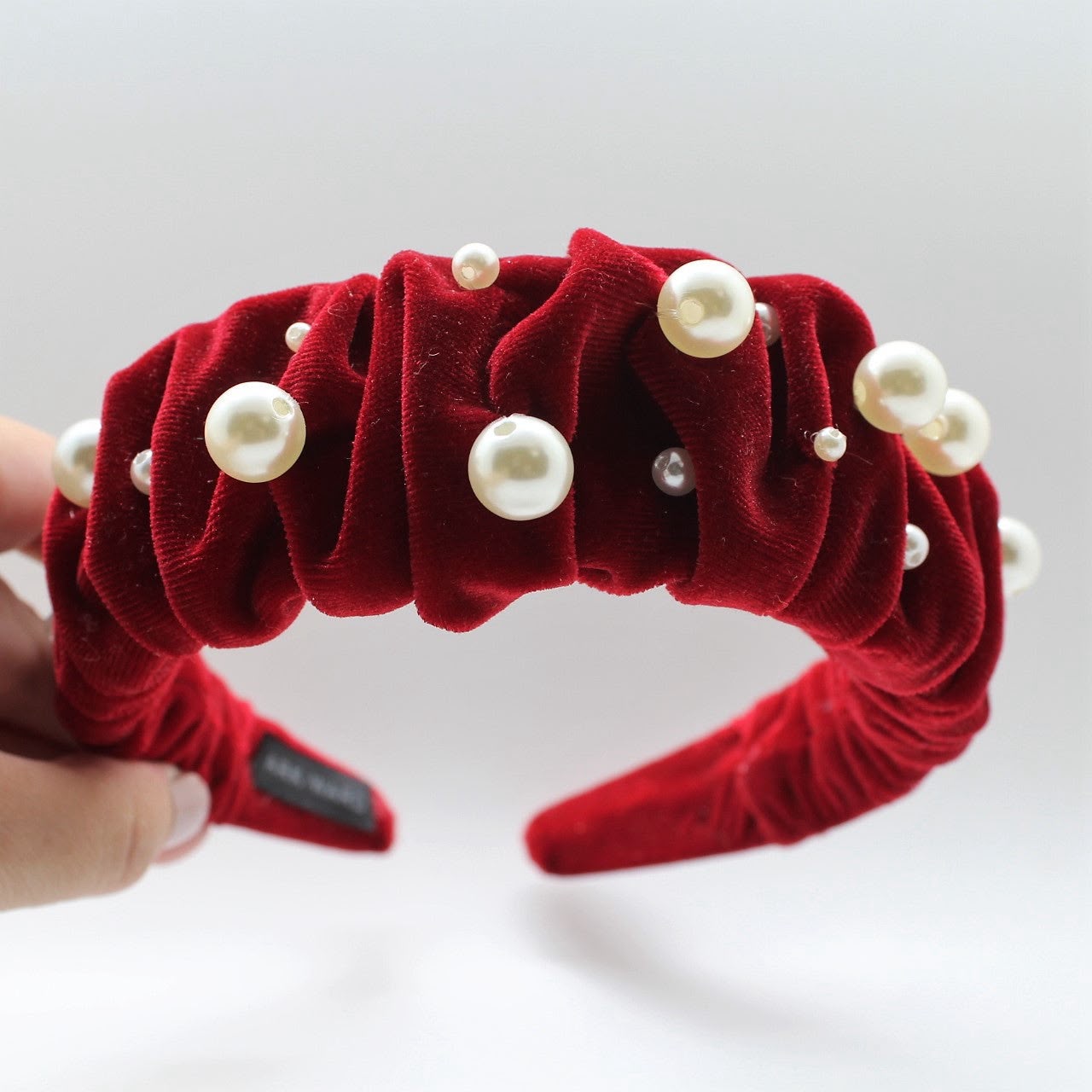 Diadema fruncida velvet con perlas
