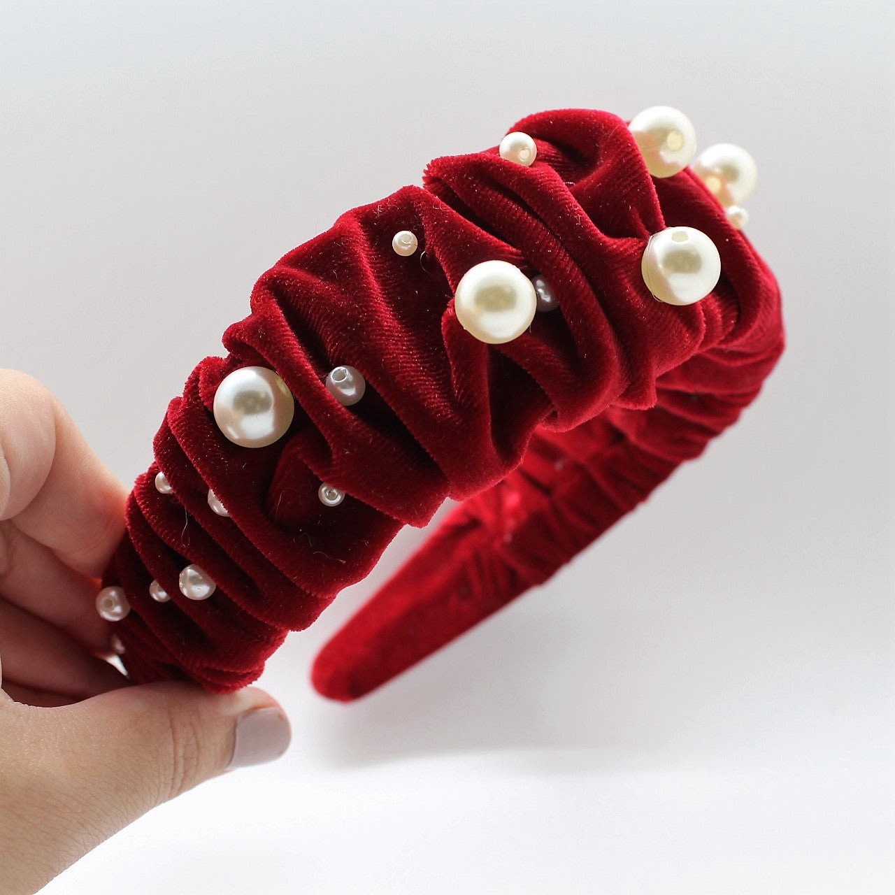 Diadema fruncida velvet con perlas