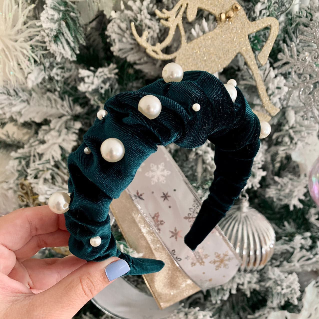 Diadema fruncida velvet con perlas