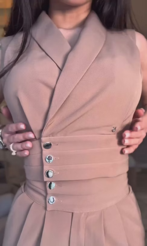 Esther — Uniforme