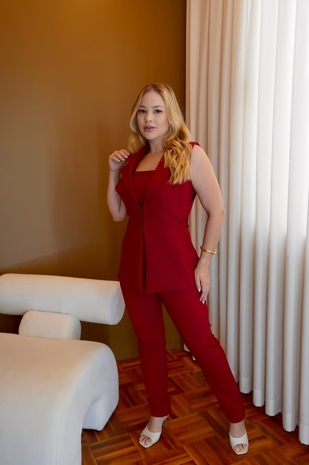 Clara — Uniforme de tres piezas
