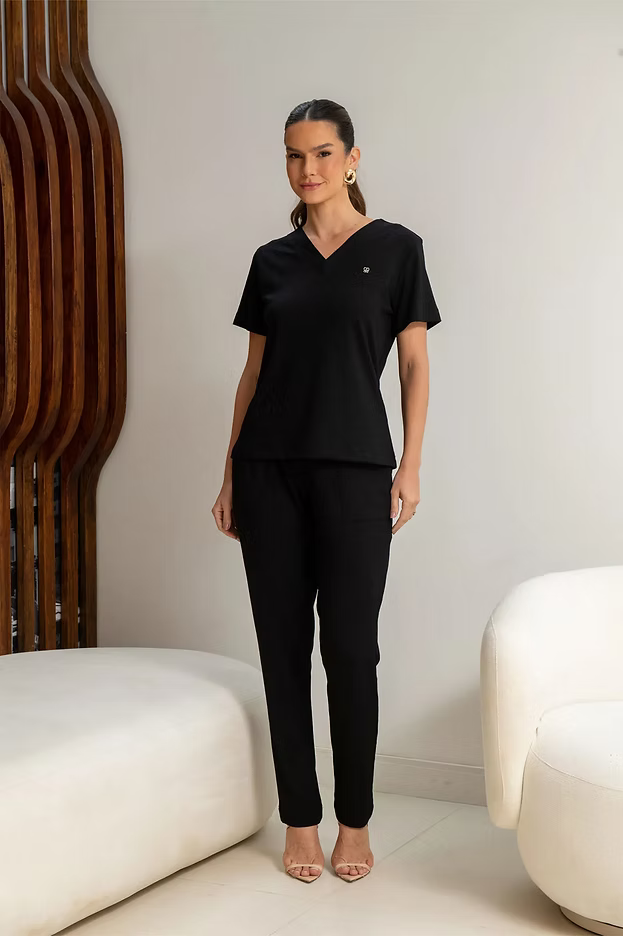 Chanel — Uniforme con pantalón encauchado