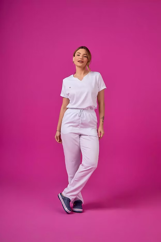 Beatriz — Uniforme con pantalón encauchado