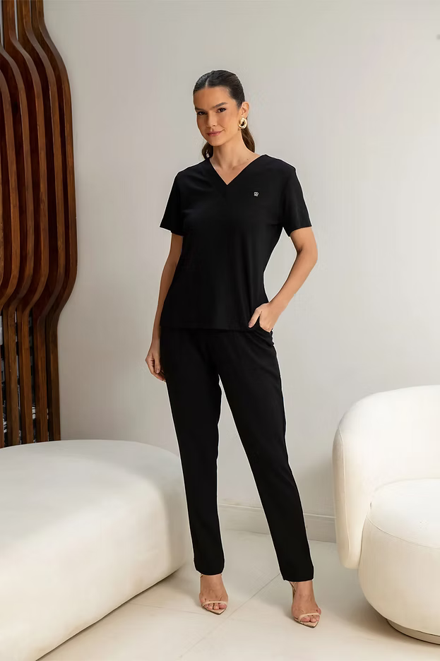 Chanel — Uniforme con pantalón encauchado