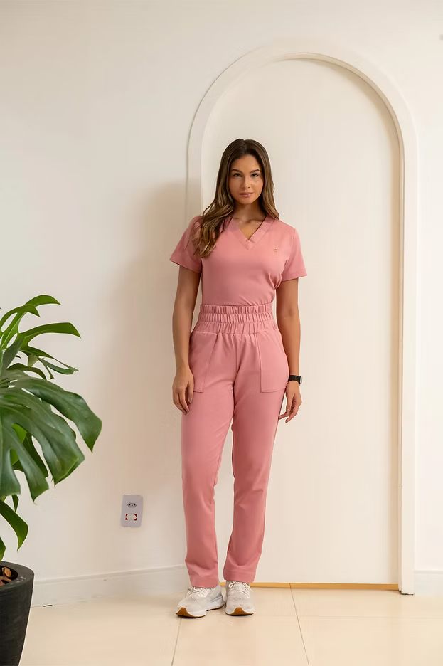Chanel — Uniforme con pantalón encauchado