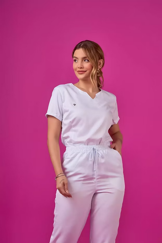 Beatriz — Uniforme con pantalón encauchado