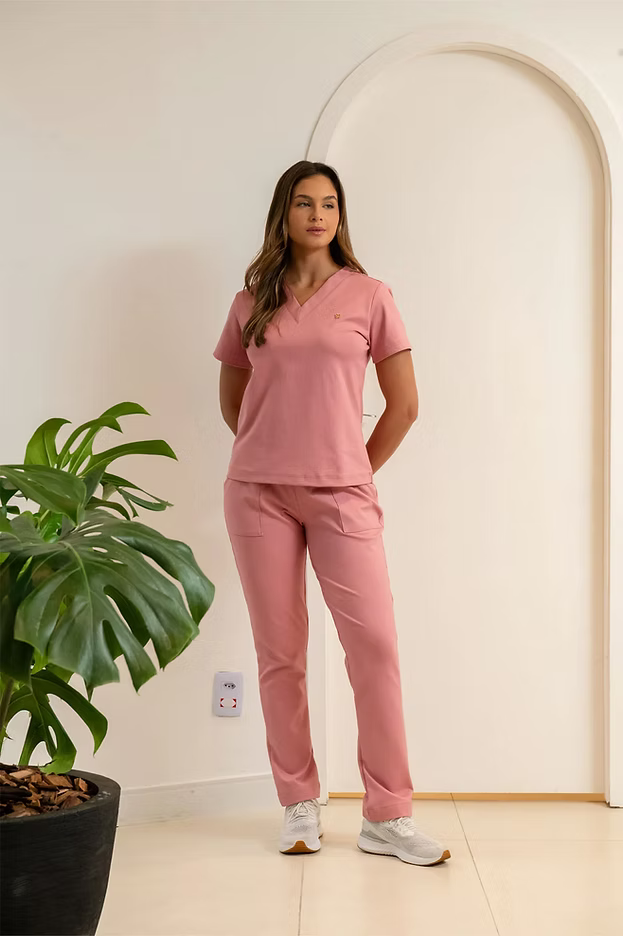 Chanel — Uniforme con pantalón encauchado