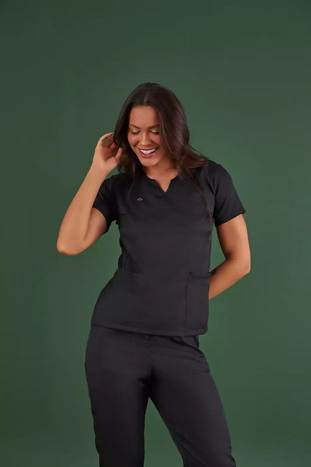 Beatriz — Uniforme con pantalón encauchado