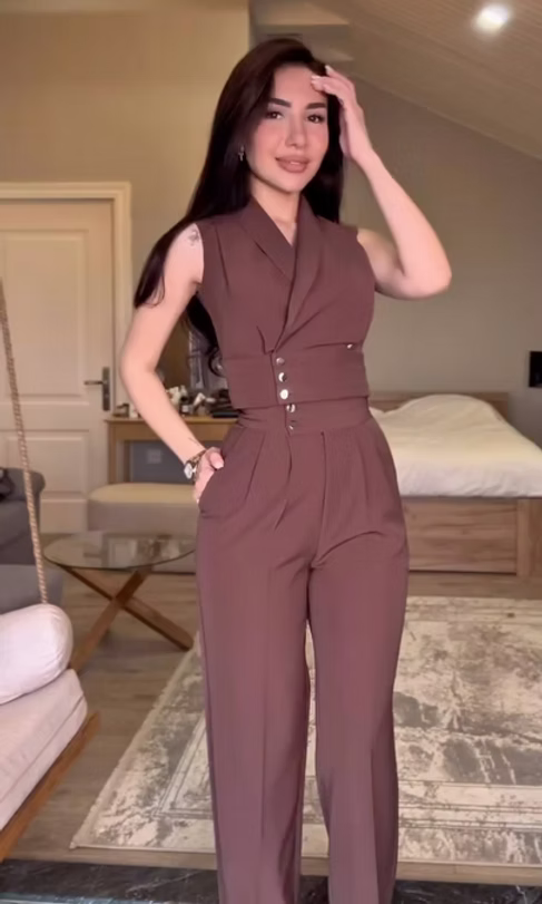 Esther — Uniforme