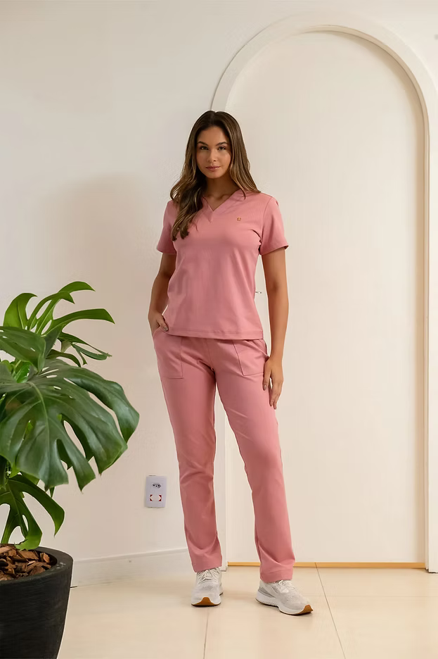 Chanel — Uniforme con pantalón encauchado